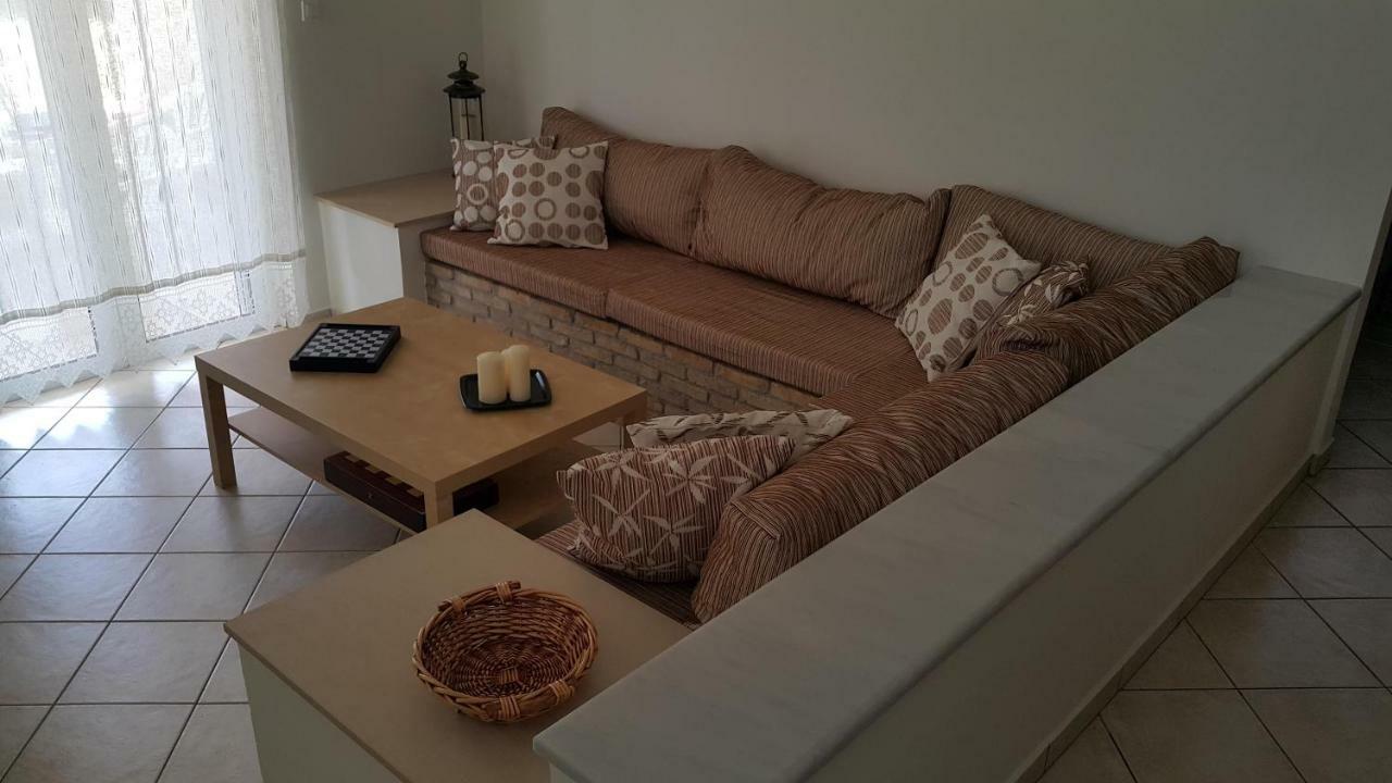 Villa Sunny Day Marathón Екстериор снимка